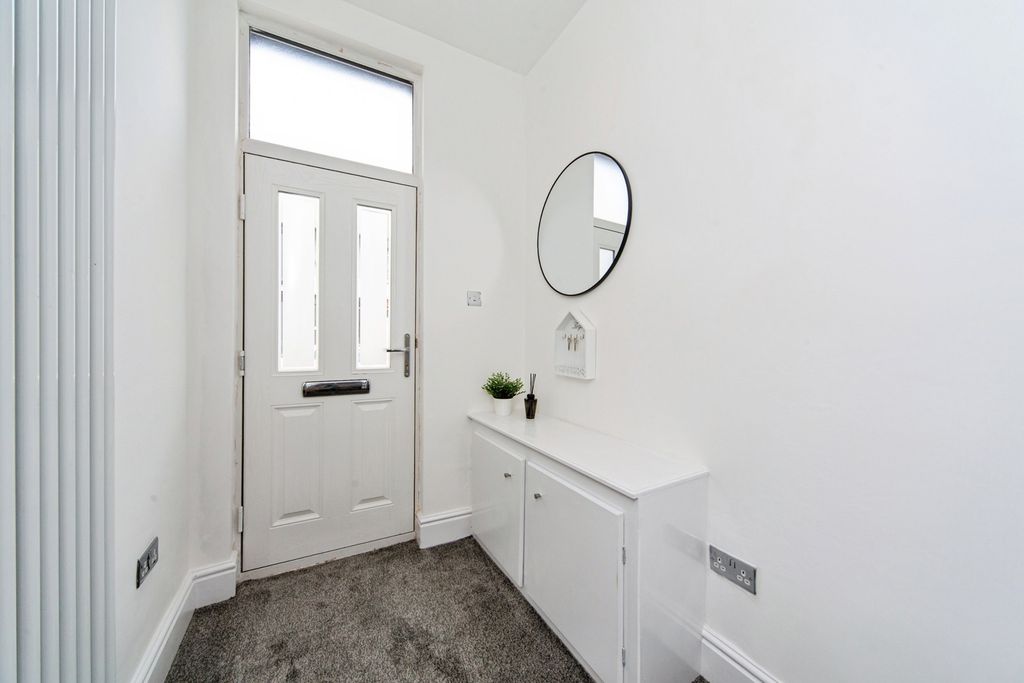 Property photo 3 of 24 Pbox-Img.Jpg