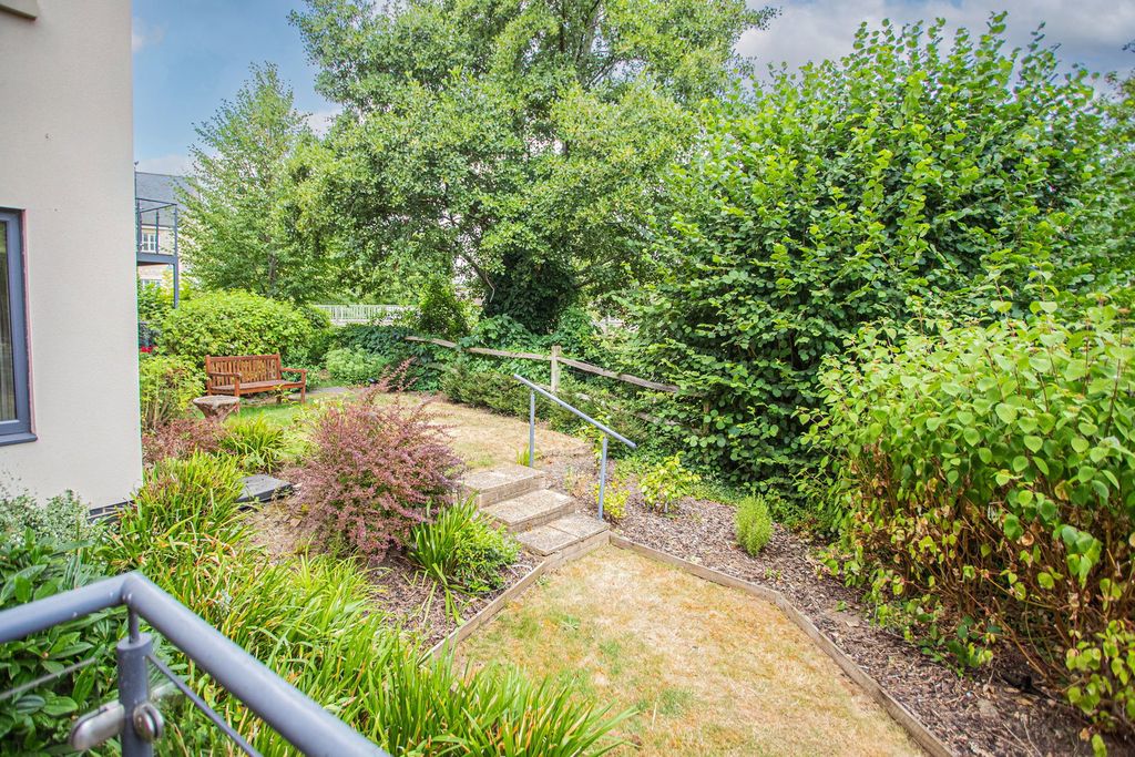 Property photo 3 of 12