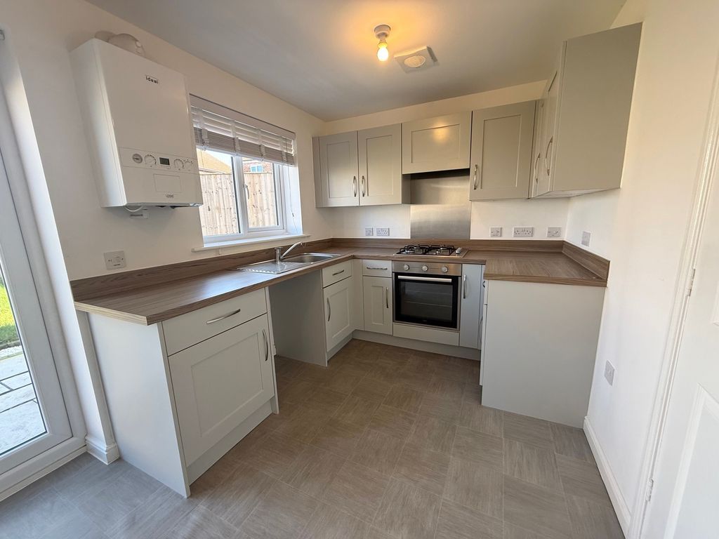 Property photo 2 of 16 Kitchen