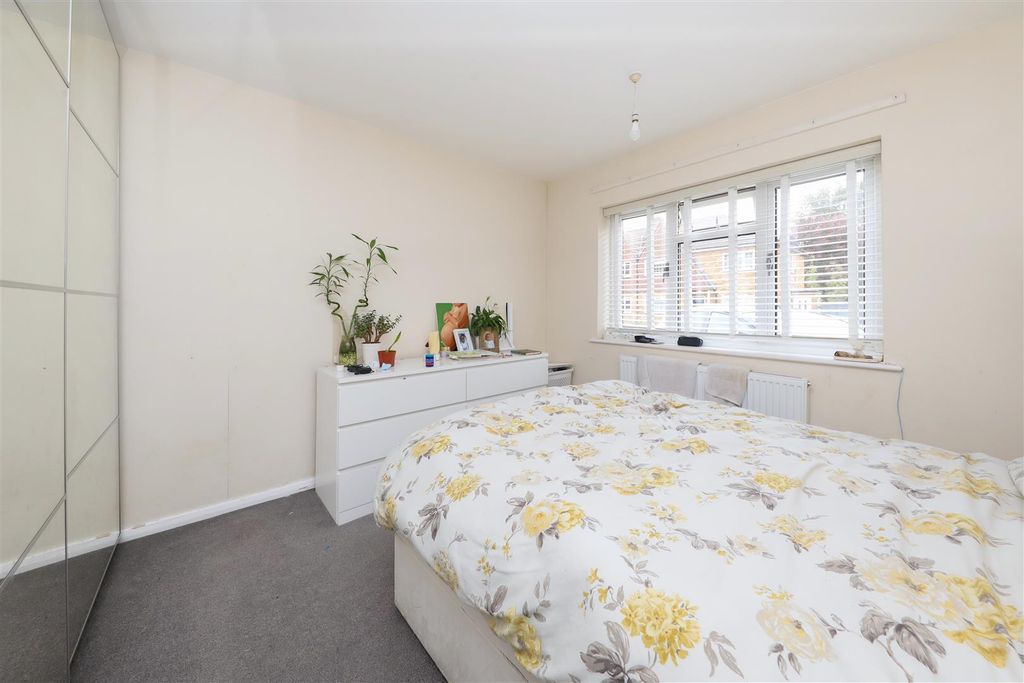 Property photo 2 of 8 Bedroom