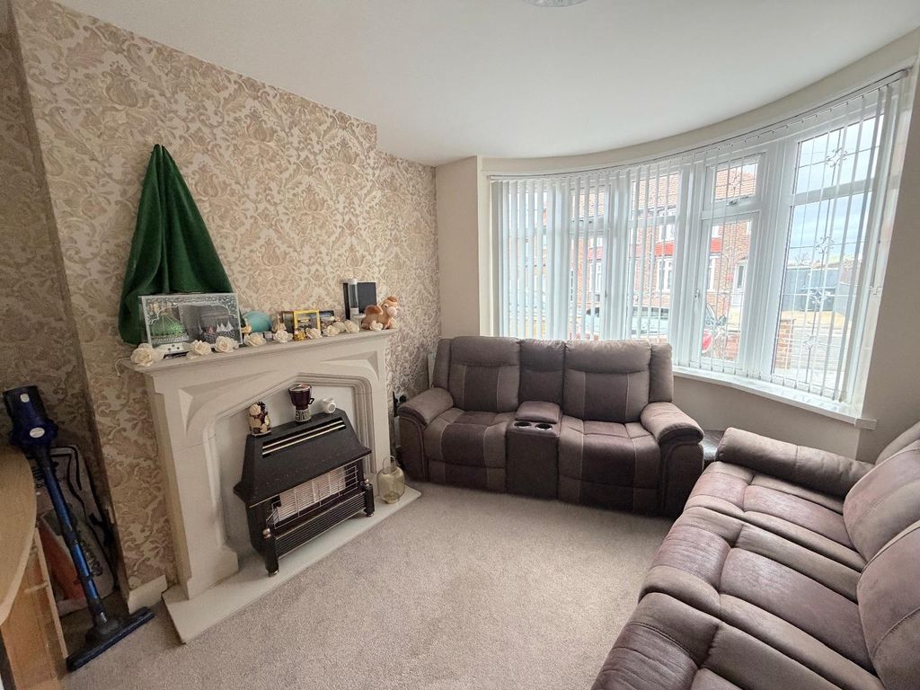 Property photo 2 of 9 Lounge