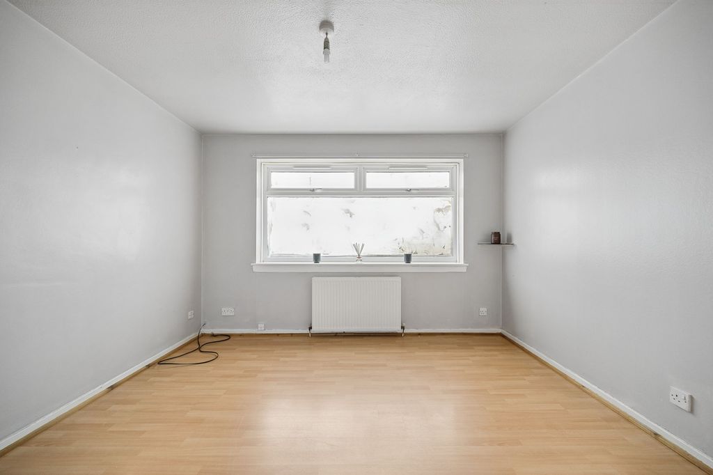 Property photo 3 of 23 Lounge/ Dining Area