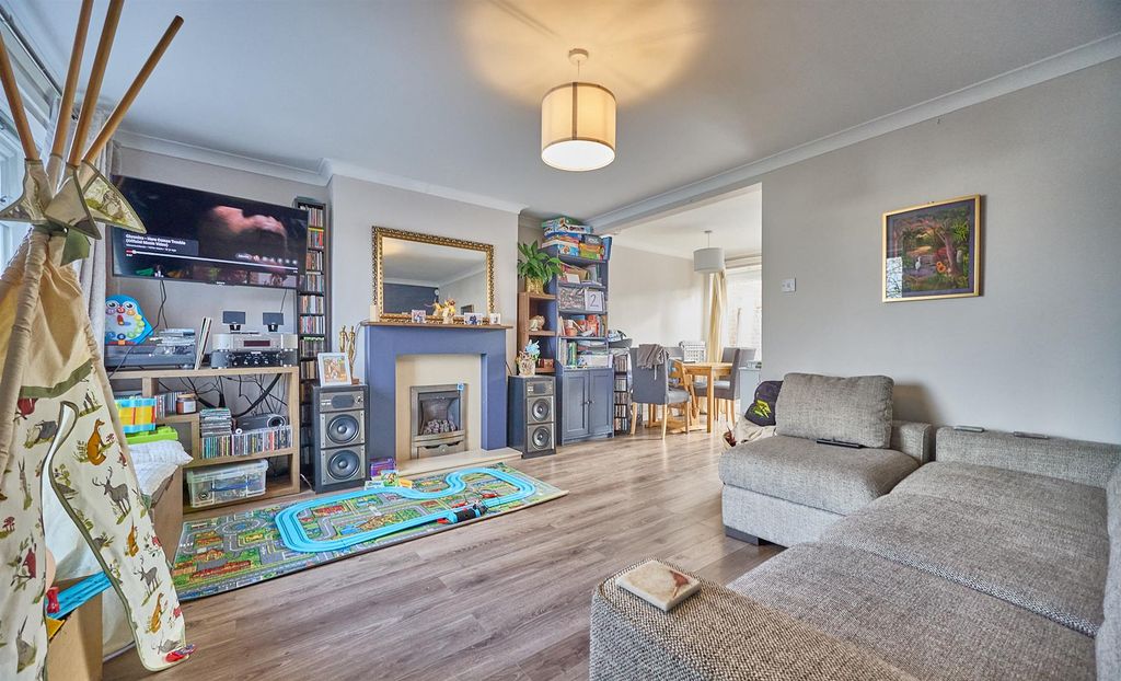 Property photo 2 of 11 Lounge To Front