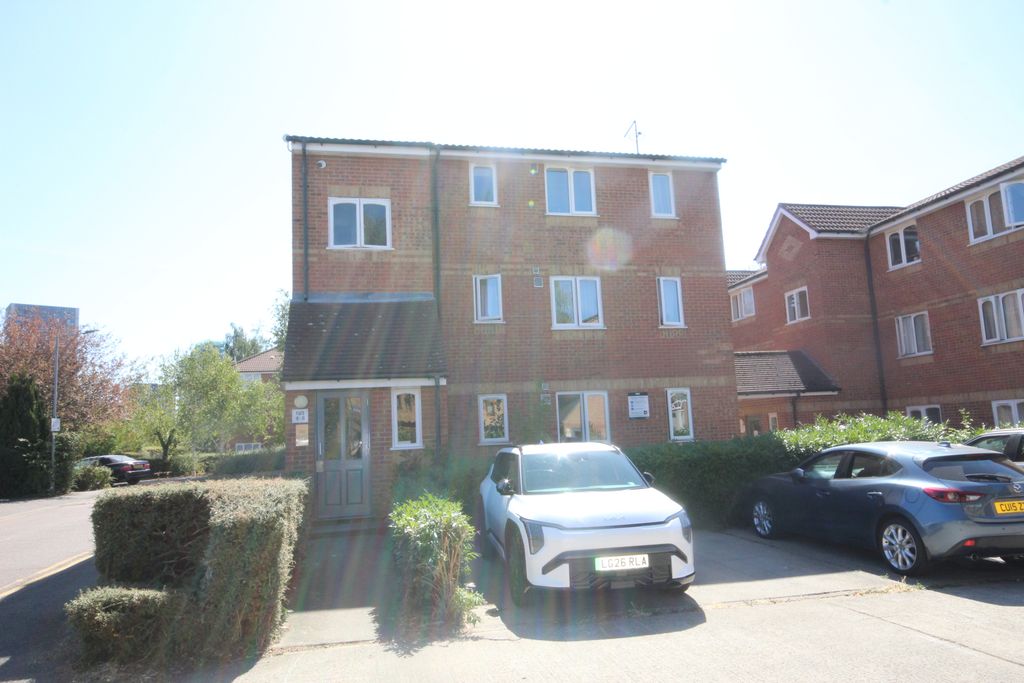 Property photo 1 of 4 Brindley Close, Wembley, Middlesex, Ha0