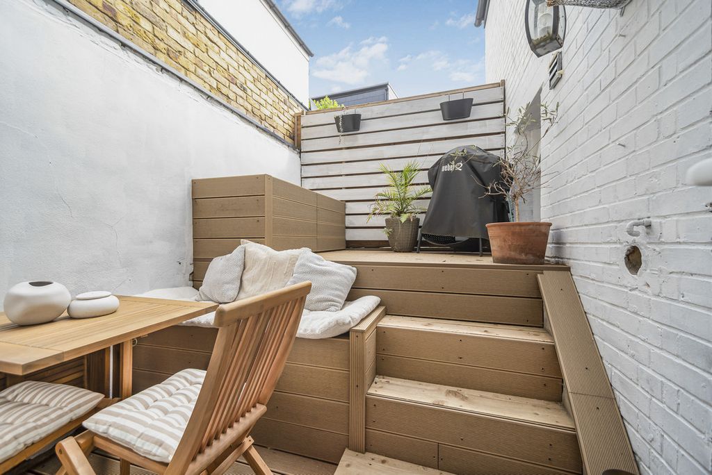 Property photo 2 of 11