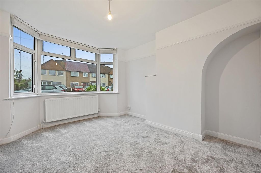 Property photo 3 of 9 Rr - 41 Woodcroft Crescent - Receptionb3 (1).Jpg