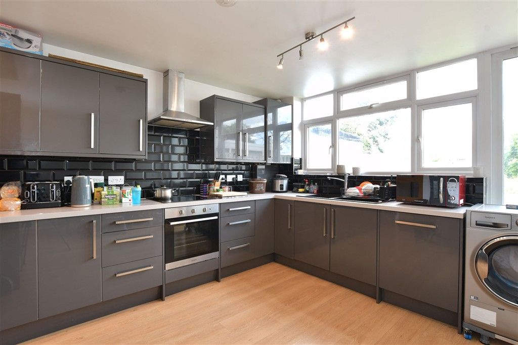 Property photo 2 of 16 Kitchen/Breakfast Room