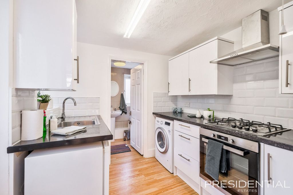 Property photo 2 of 25