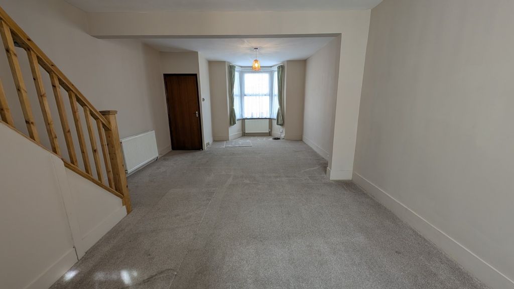 Property photo 3 of 17 Picture 3