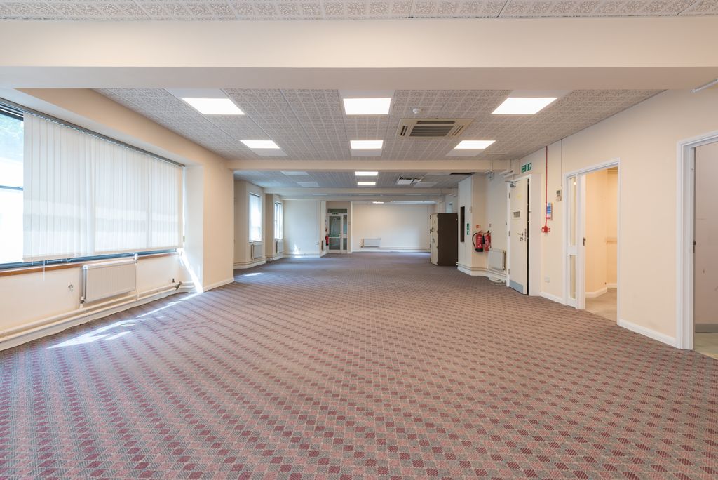 Property photo 3 of 26 General Barclays-11
