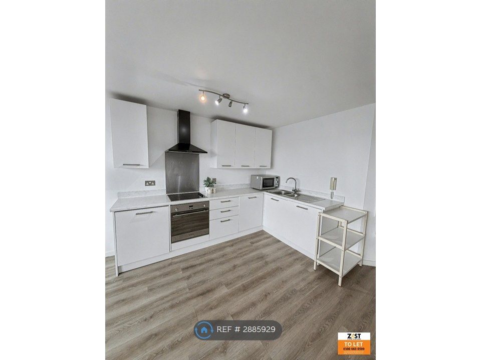 Property photo 3 of 6 Kitchen