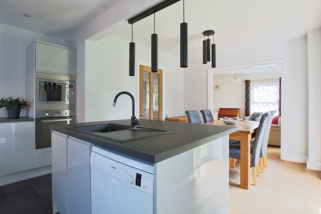 Property photo 2 of 18 4161869