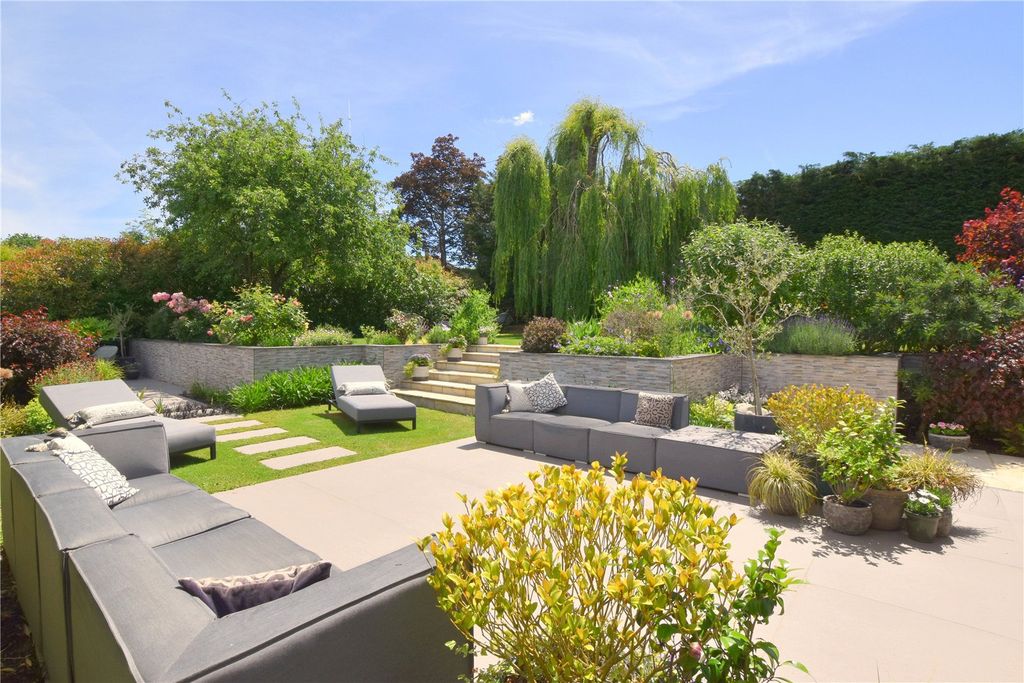 Property photo 2 of 62 Garden