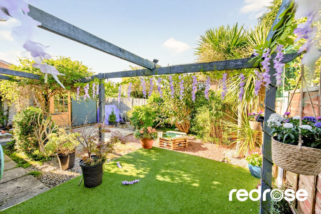 Property photo 1 of 20 Web_36 Briar Ave-41-2500Px