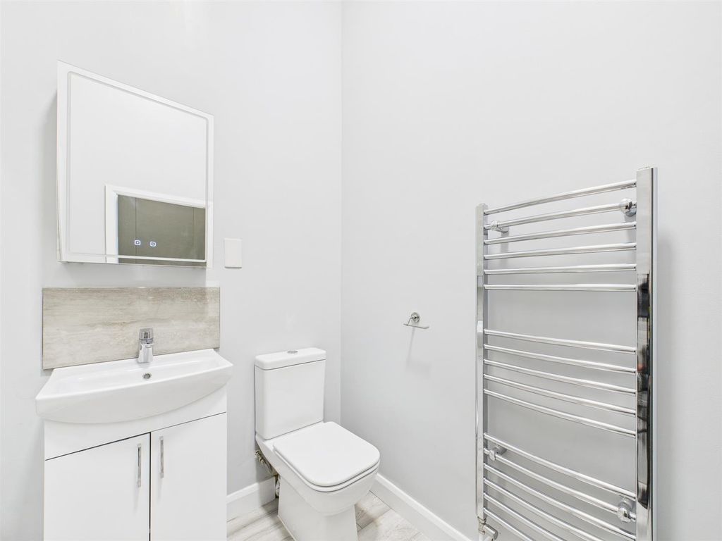 Property photo 3 of 16 Cam03604G0-Pr0177-Still006.Jpg