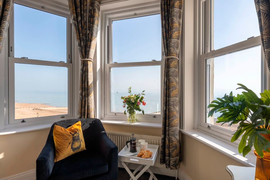 Property photo 1 of 25