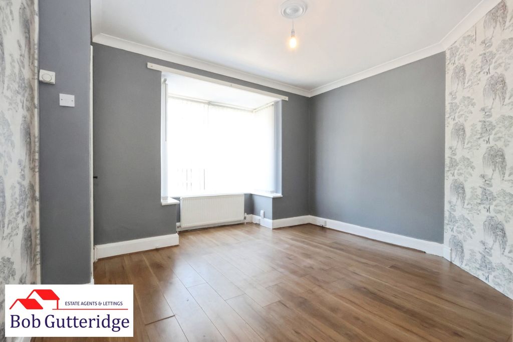 Property photo 2 of 20 Bay Fronted Lounge