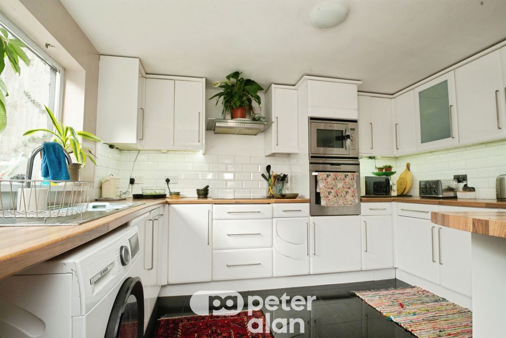 Property photo 3 of 25