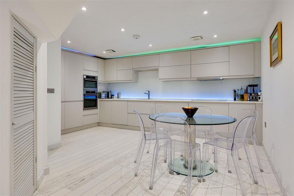 Property photo 2 of 50 Img (11).Jpg