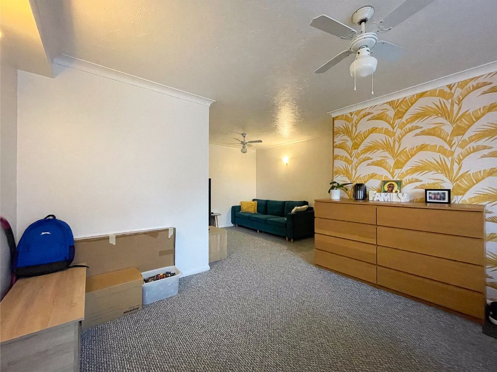 Property photo 2 of 13 4539962