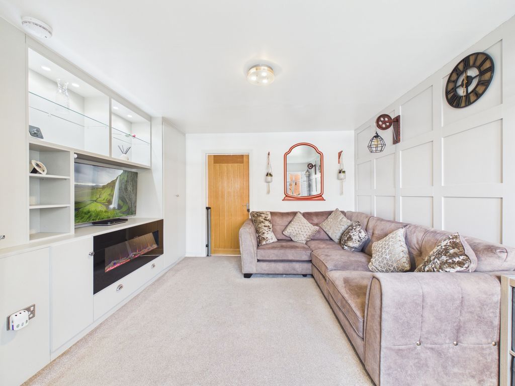 Property photo 2 of 17 Cam01984G0-Pr0560-Still015