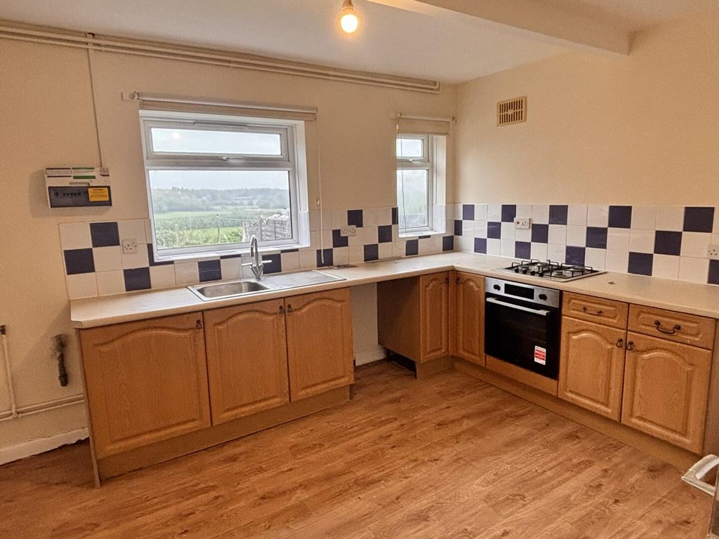 Property photo 3 of 8 Kitchen