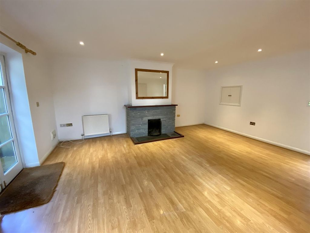 Property photo 2 of 19 Living Room