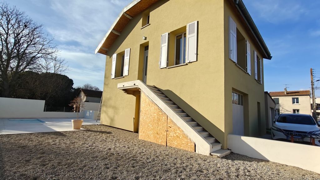 Property photo 2 of 28