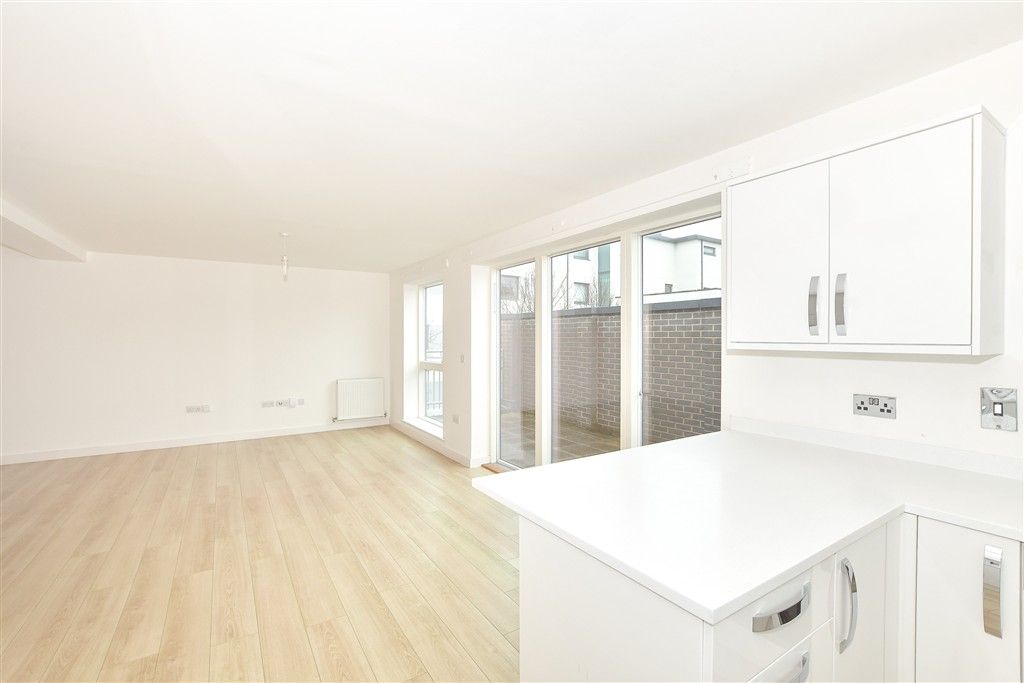 Property photo 3 of 10 Lounge/ Kitchen