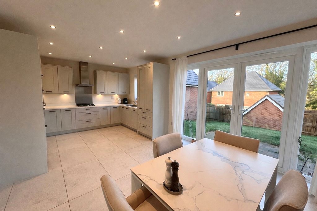 Property photo 3 of 13 Kitchen