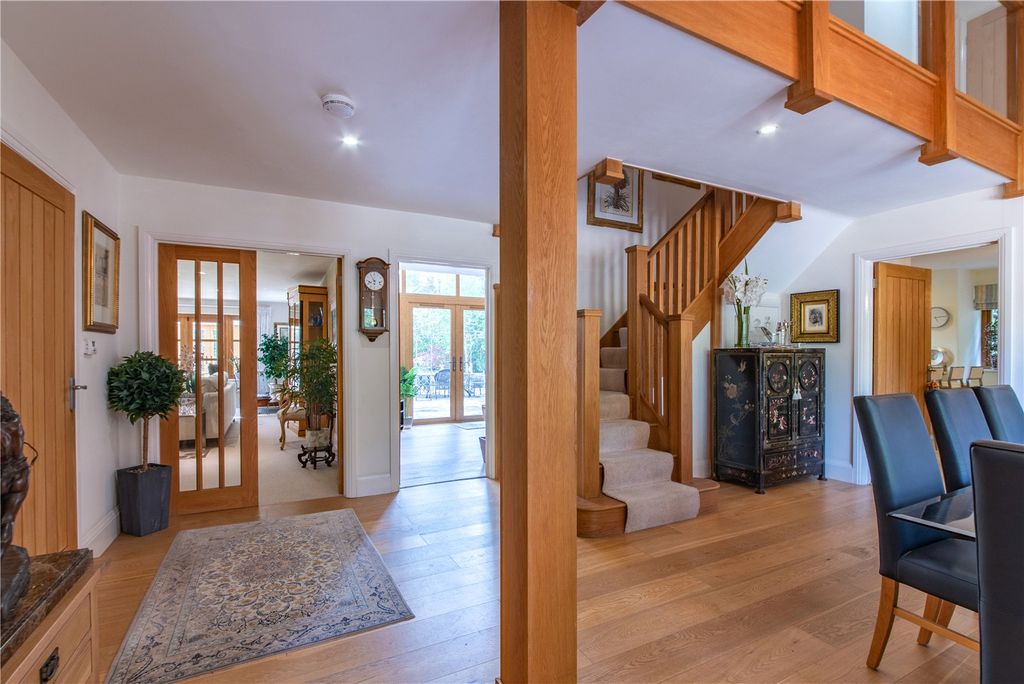 Property photo 3 of 25 Hall