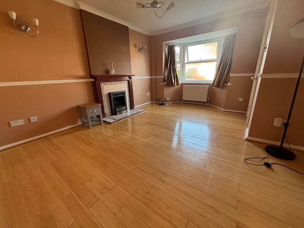 Property photo 2 of 8 Image