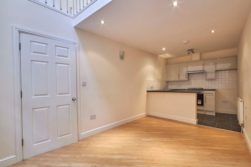 Property photo 3 of 7 Living Space