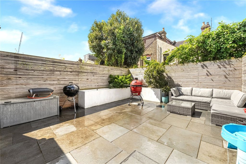Property photo 3 of 22 Picture No. 05