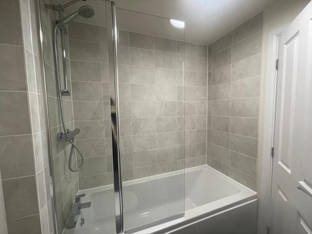 Property photo 1 of 10 Bathroom.Jpg