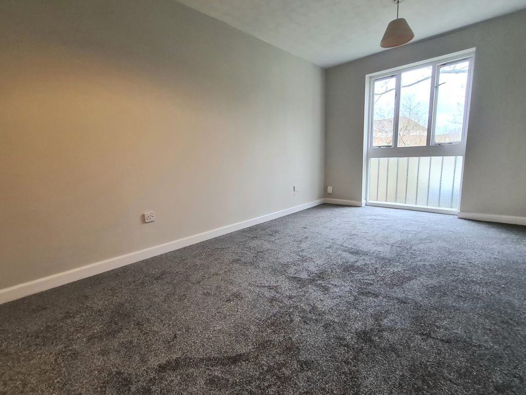 Property photo 3 of 6 Photo 02