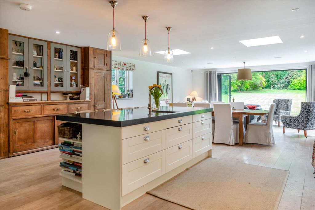 Property photo 2 of 33 Image