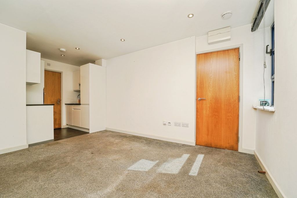 Property photo 3 of 11 Pbox-Img.Jpg