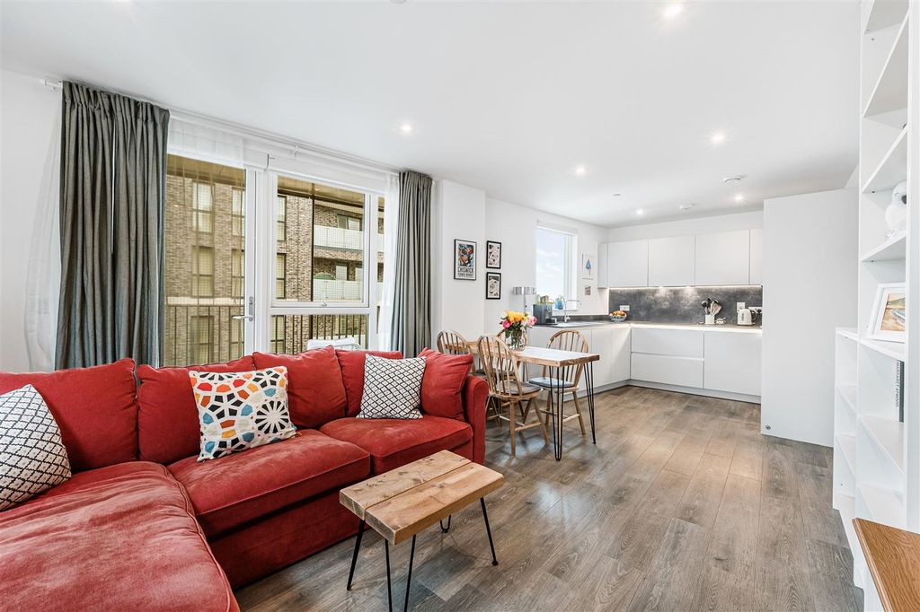 Property photo 1 of 16 25 Holcombe Court-4.Jpg