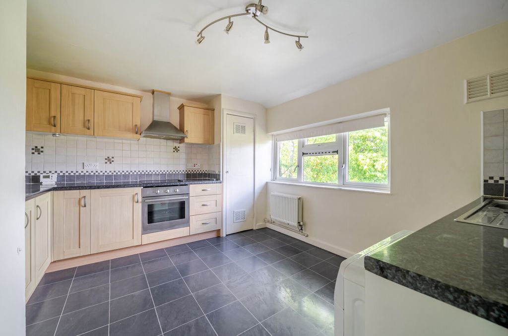 Property photo 2 of 10 Kitchen