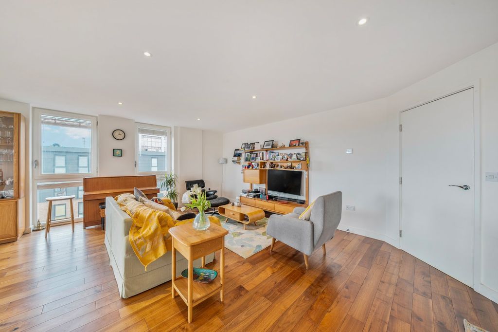 Property photo 2 of 18