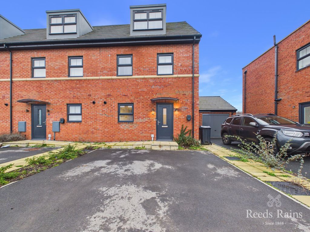 Property photo 1 of 24 Driveway