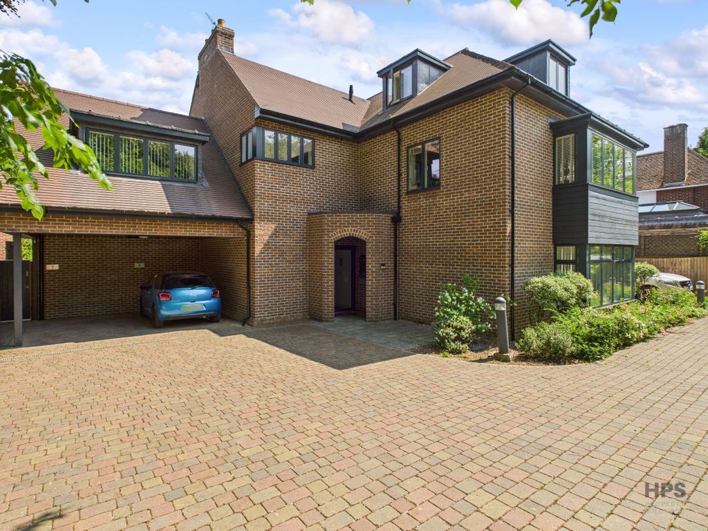 Property photo 1 of 11