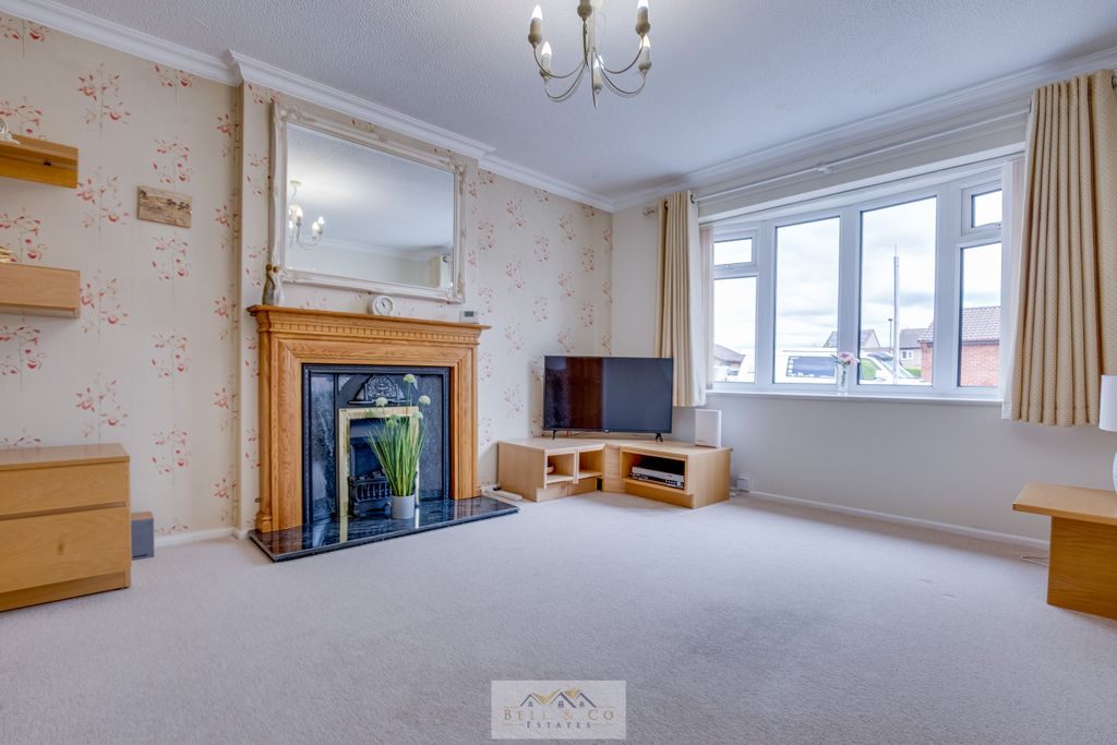 Property photo 3 of 21 Lounge 1.1