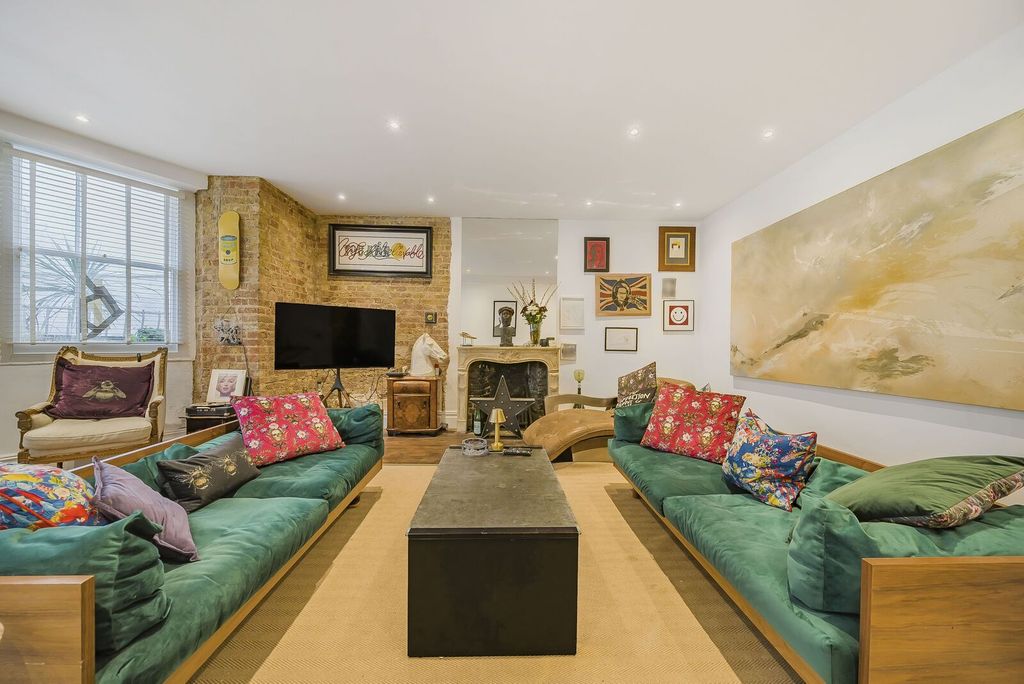 Property photo 2 of 19