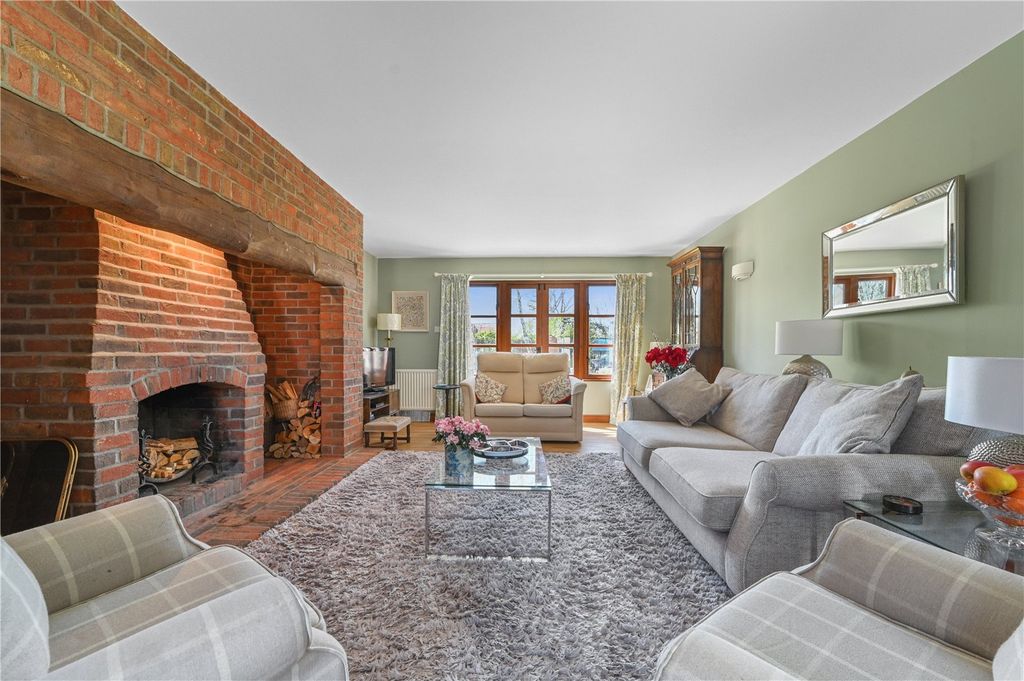 Property photo 2 of 45 Sitting Room