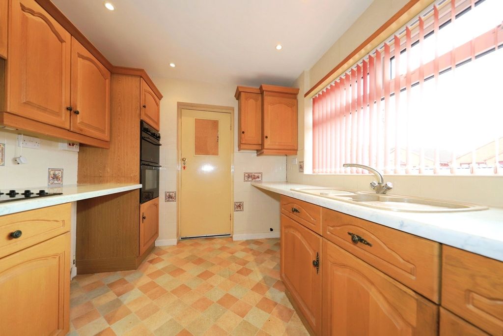 Property photo 3 of 17 Photo