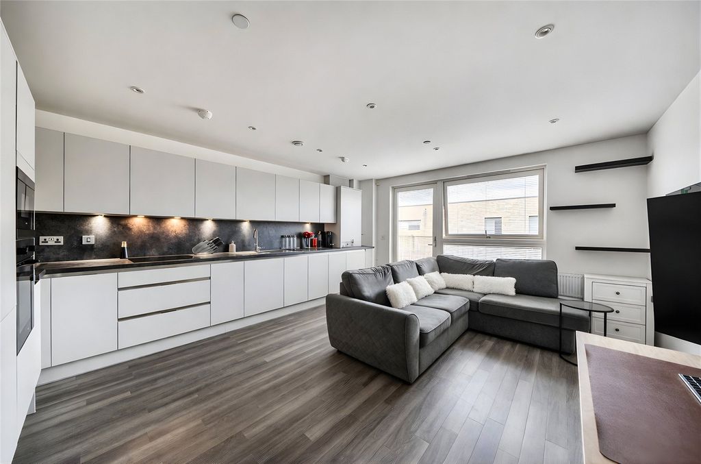 Property photo 2 of 15 Picture No. 24