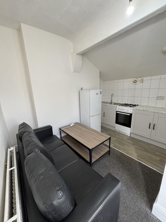Property photo 1 of 10 1 Bed Flat To Rent Osborne Road, Manchester M19 2DT