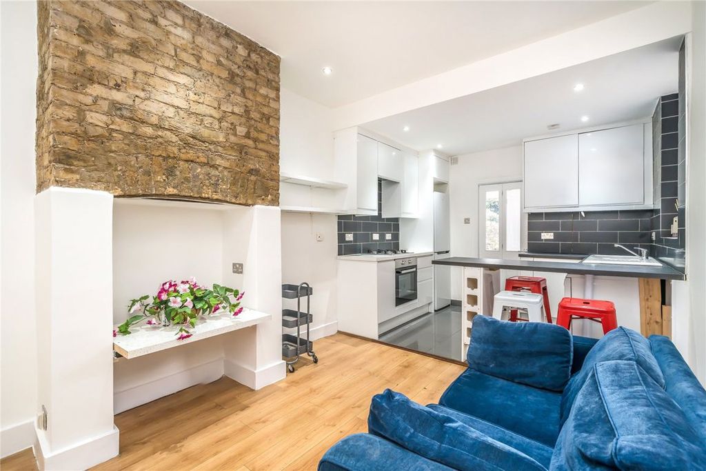 Property photo 2 of 9